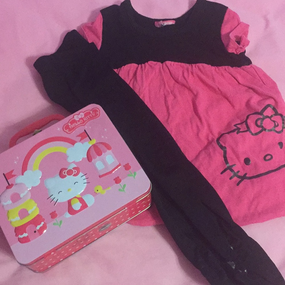Black and pink Hello Kitty outfit with lunch box